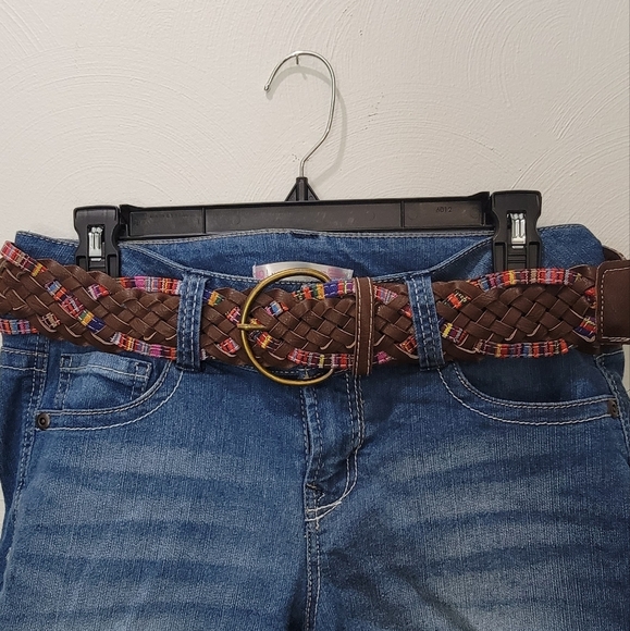 No Boundaries Juniors Jean Shorts w/ Belt - Picture 4 of 6
